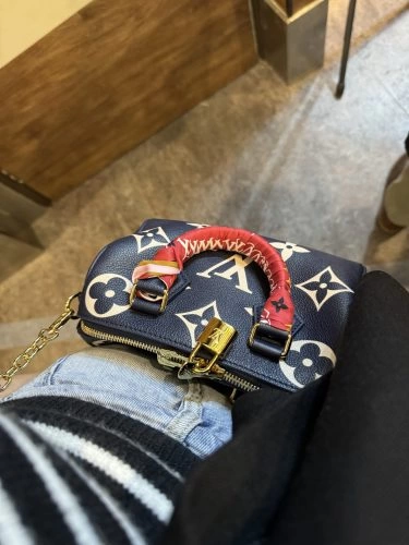 Louis Vuitton M47048 Speedy Bandoulière 20 Navy Blue/Cream photo review