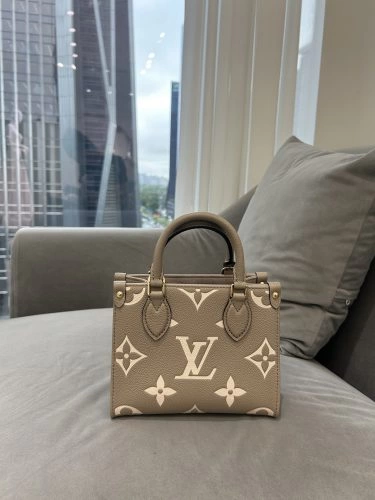 Louis Vuitton M47054 OnTheGo BB Dove Gray/Cream photo review