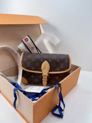 Louis Vuitton M45985 Diane Black photo review